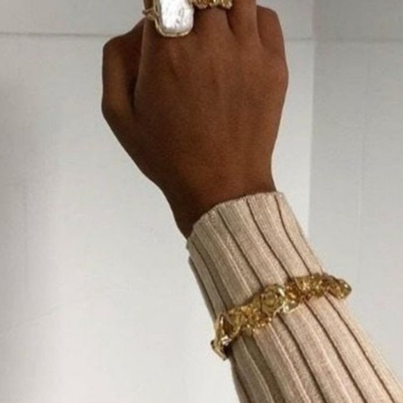 Amber Sceats Emery Cuff - Hammered gold over brass Bracelet - Picture 13 of 15